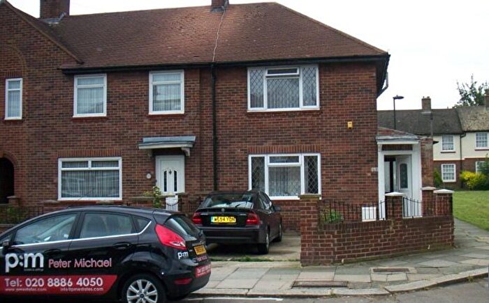 2 Bedroom House To Rent In Weir Hall Avenue, Edmonton, N18
