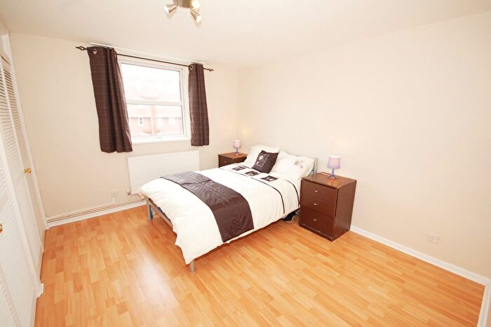 4 Bedroom Flat To Rent In Mowatt Close, London, N19