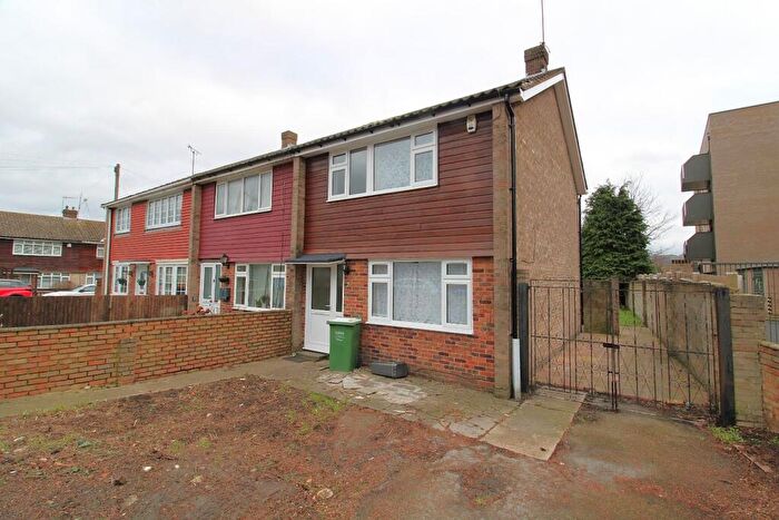 3 Bedroom End Of Terrace House To Rent In Guild Road, Erith, DA8