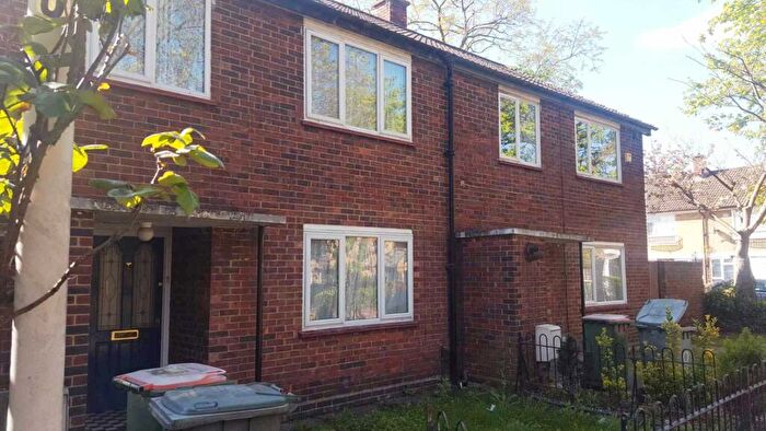 3 Bedroom House To Rent In David Street, Stratford, E15
