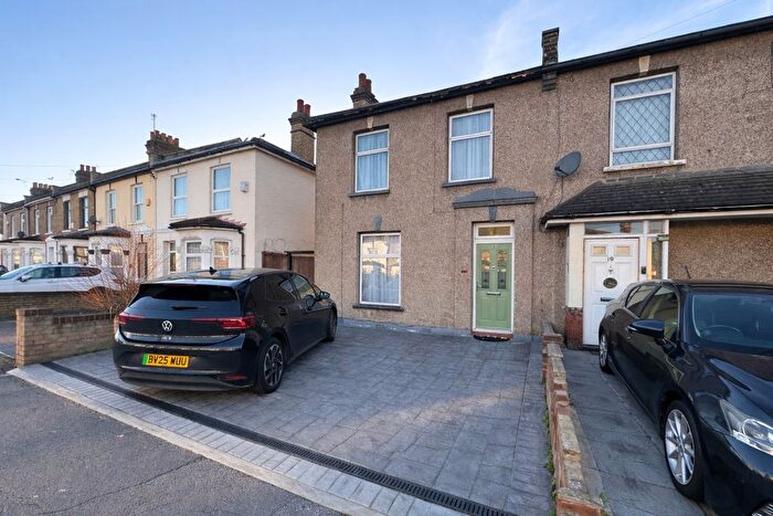 4 Bedroom Terraced House To Rent In Chester Road, Ilford, IG3