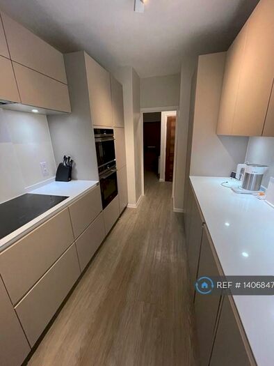 3 Bedroom Flat To Rent In Holden Road, London, N12