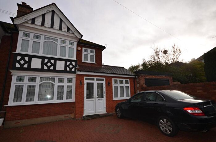 Studio To Rent In Regal Way, Harrow, HA3