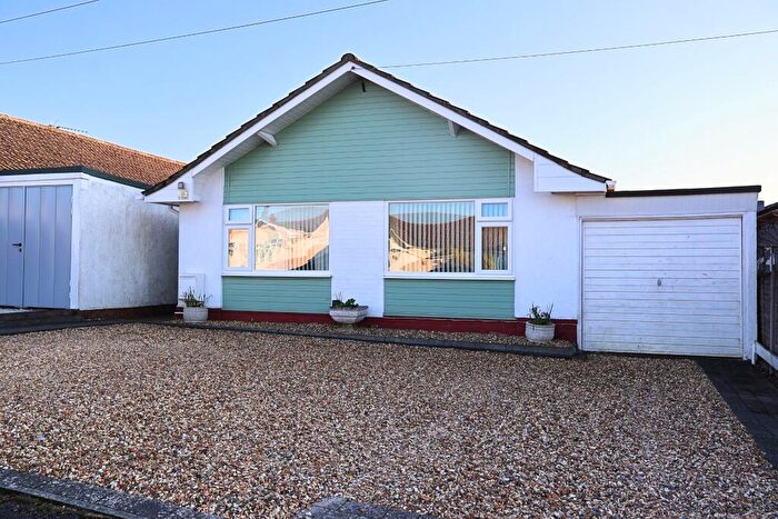 3 Bedroom Detached Bungalow For Sale In Francis Road, Horndean, PO8