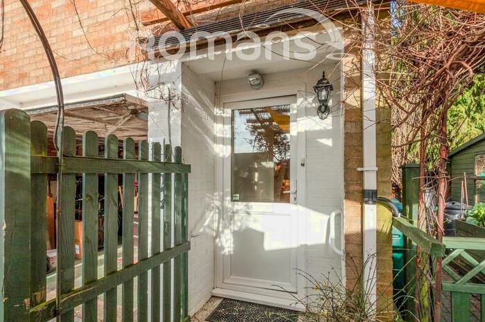 1 Bedroom Flat To Rent In Camberry Close, RG21