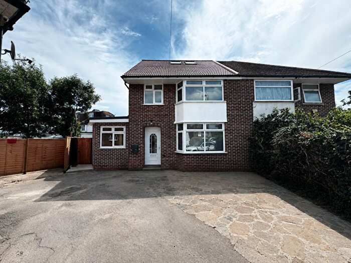 6 Bedroom Semi-Detached House To Rent In Oak Gardens, Edgware, HA8