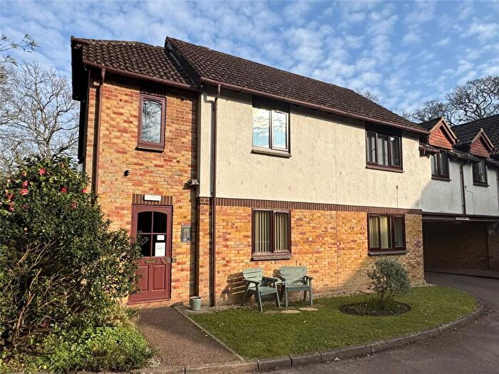 2 Bedroom Apartment For Sale In Barrs Avenue, New Milton, Hampshire, BH25