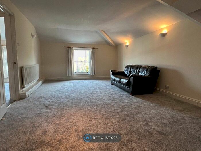 1 Bedroom Flat To Rent In High Street, Hoddesdon, EN11