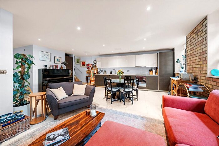 2 Bedroom Flat For Sale In Rampart Street, London, E1