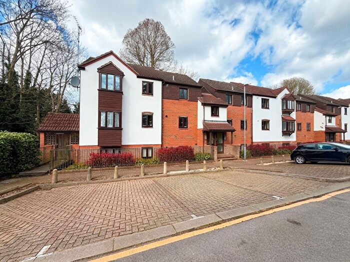 2 Bedroom Flat For Sale In Pages Lane, Uxbridge, UB8