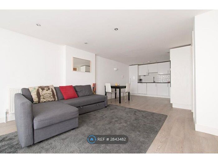 1 Bedroom Flat To Rent In Cecilia Road, London, E8