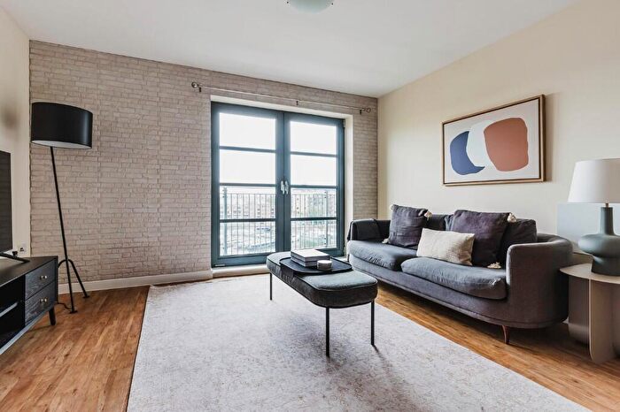 1 Bedroom Apartment To Rent In Commercial Road, London, E14