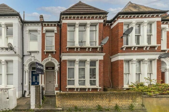 2 Bedroom Flat To Rent In Edgeley Road, London, SW4