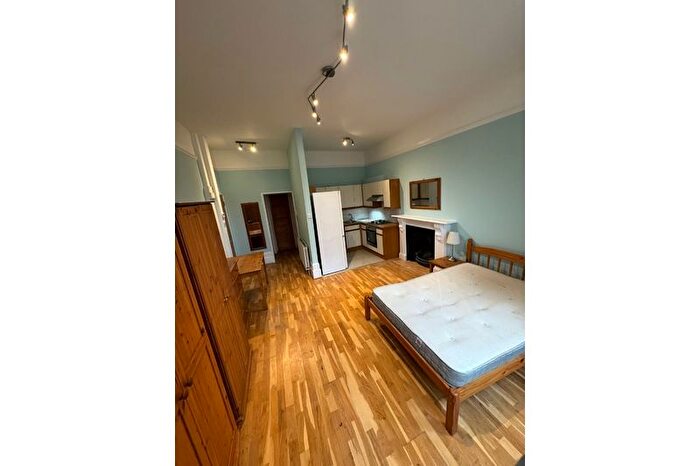 1 Bedroom Studio To Rent In Lambert Road, Brixton Hill, London, SW2