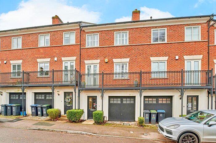3 Bedroom Town House For Sale In Mowbray Close, Epping, CM16