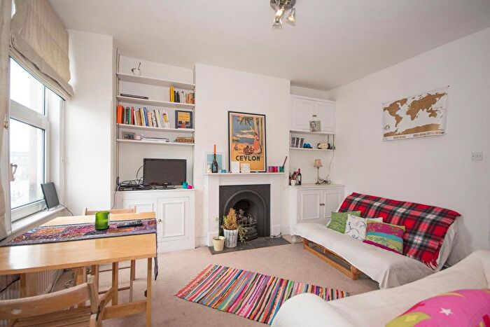 2 Bedroom Flat To Rent In Queenstown Road, Battersea, SW8