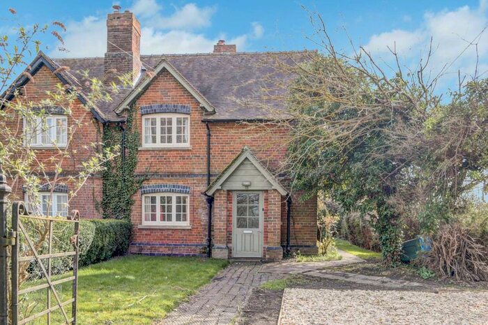 2 Bedroom Semi-Detached House To Rent In Boarstall, Boarstall, HP18