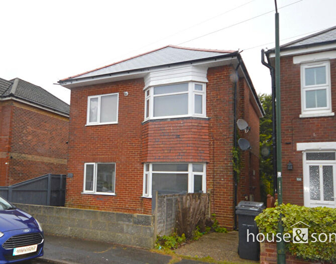 2 Bedroom Flat To Rent In Shaftesbury Road, Charminster, BH8