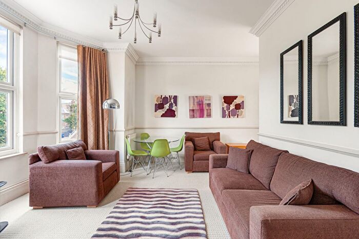 1 Bedroom Flat To Rent In Kew Gardens Road, Kew, TW9