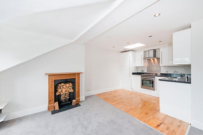 2 Bedroom Flat For Sale In Cardigan Road, Richmond, TW10