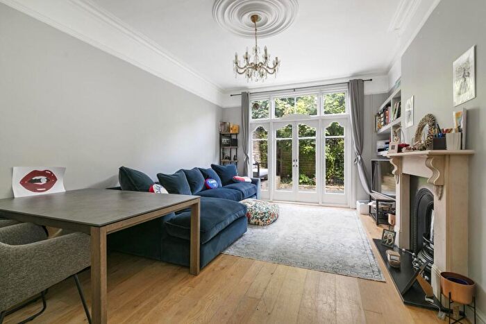 2 Bedroom Flat To Rent In Glenmore Road, London, NW3