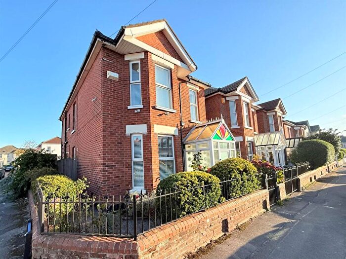 5 Bedroom Detached House For Sale In Granville Road, Bournemouth, BH5