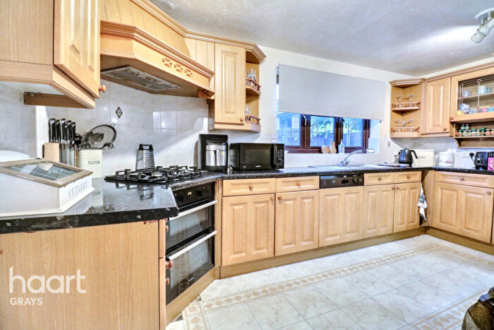 4 Bedroom Detached House For Sale In Triumph Close, Grays, RM16