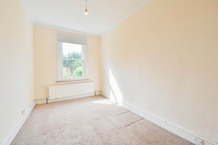 3 Bedroom Maisonette To Rent In Marlborough Hill, Harrow, HA1