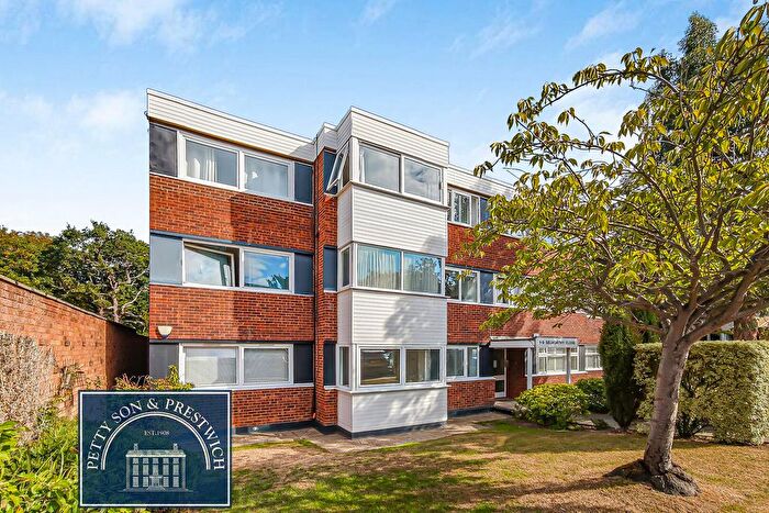 Studio To Rent In Selworthy Close, Wanstead, E11