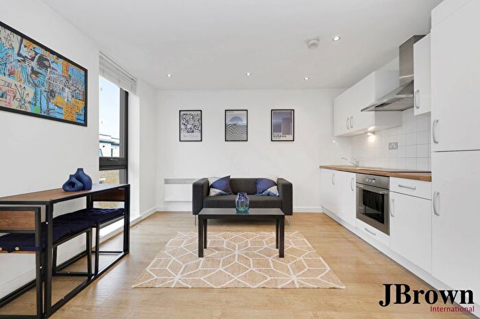 Studio To Rent In Carillon Court, London, E1