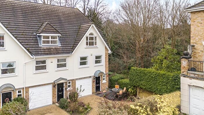 3 Bedroom End Terrace House For Sale In Penners Gardens, Surbiton, KT6