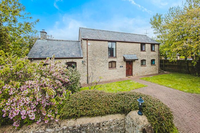 4 Bedroom Detached House For Sale In St. Marys Close, Kempsford, Fairford, Gloucestershire, GL7