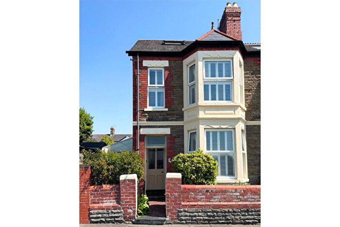 3 Bedroom End Of Terrace House For Sale In Plassey Square, Penarth, CF64