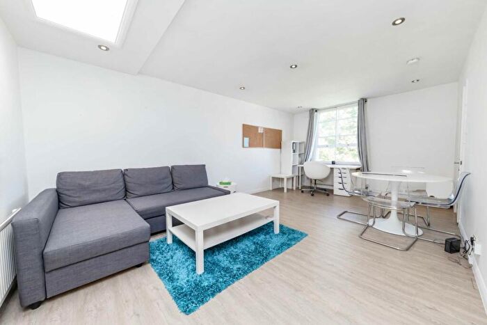 1 Bedroom Flat To Rent In Alma Square, St Johns Wood, NW8