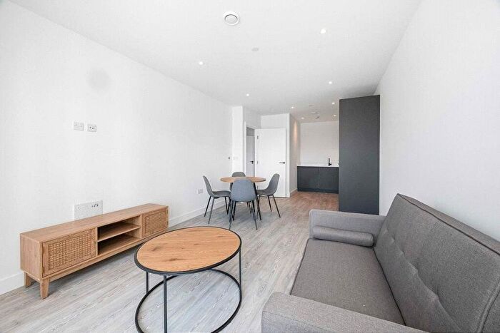 1 Bedroom Flat To Rent In Kew Bridge Road, Brentford, Hounslow, TW8