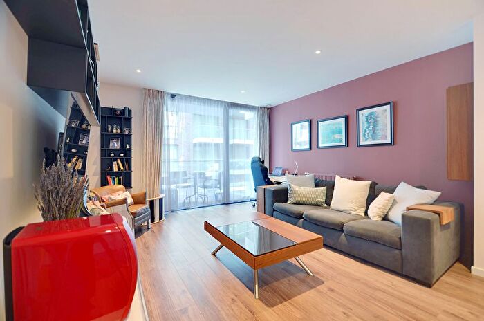 2 Bedroom Flat For Sale In Canter Way, London, E1