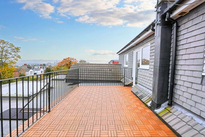 2 Bedroom Flat To Rent In Flat, Audley Road, London, NW4