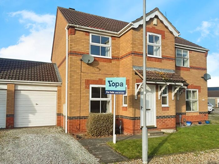 3 Bedroom Semi Detached House For Sale In Kirton Close, Newark, NG24