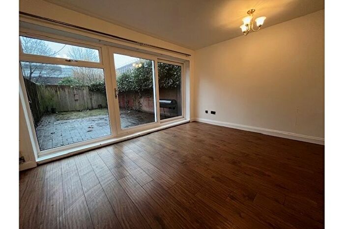 3 Bedroom Maisonette To Rent In Kilby Avenue, Ladywood, Birmingham, B16