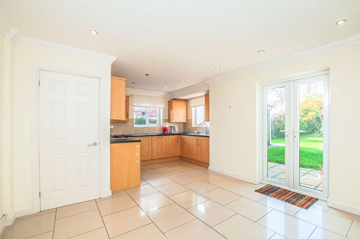 3 Bedroom Semi-Detached House To Rent In Farm Road, Maidenhead, SL6