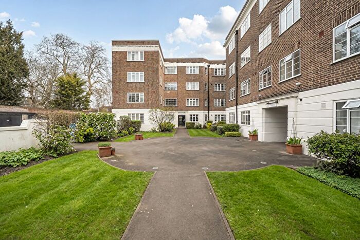 2 Bedroom Flat For Sale In Dartmouth Grove, London, SE10