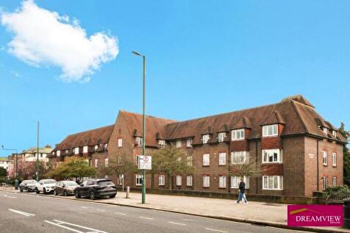 1 Bedroom Flat For Sale In Birnbeck Court, NW11