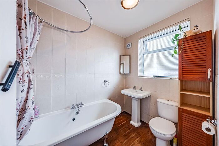 2 Bedroom Semi-Detached Bungalow For Sale In Heathview Avenue, Crayford, Dartford, Kent, DA1