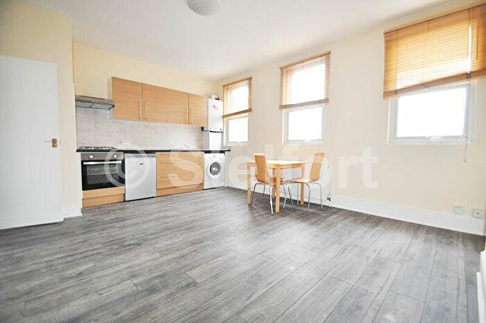 1 Bedroom Flat To Rent In Holloway Road, London, N19