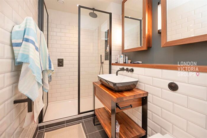 2 Bedroom Apartment To Rent In Merino Gardens, London, E1W