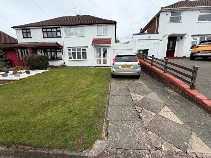 3 Bedroom Semi Detached House To Rent In Brackenfield Road, Halesowen, West Midlands, B63