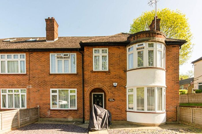 2 Bedroom Maisonette To Rent In Lower Weldon, Woodside Lane, North Finchley, London, N12