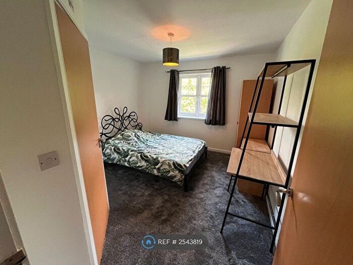 2 Bedroom Flat To Rent In Ladybarn Court, Manchester, M14