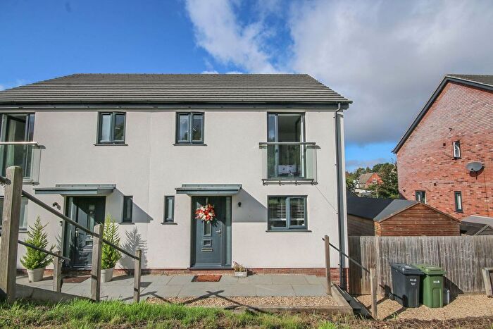 3 Bedroom Semi-detached House For Sale In Bankside, West Lynn, King's Lynn, PE34