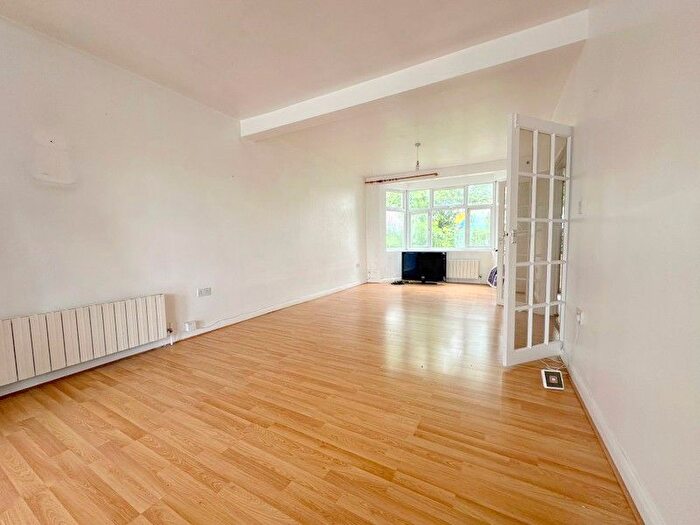 3 Bedroom Detached House To Rent In Ferney Road, Barnet, EN4